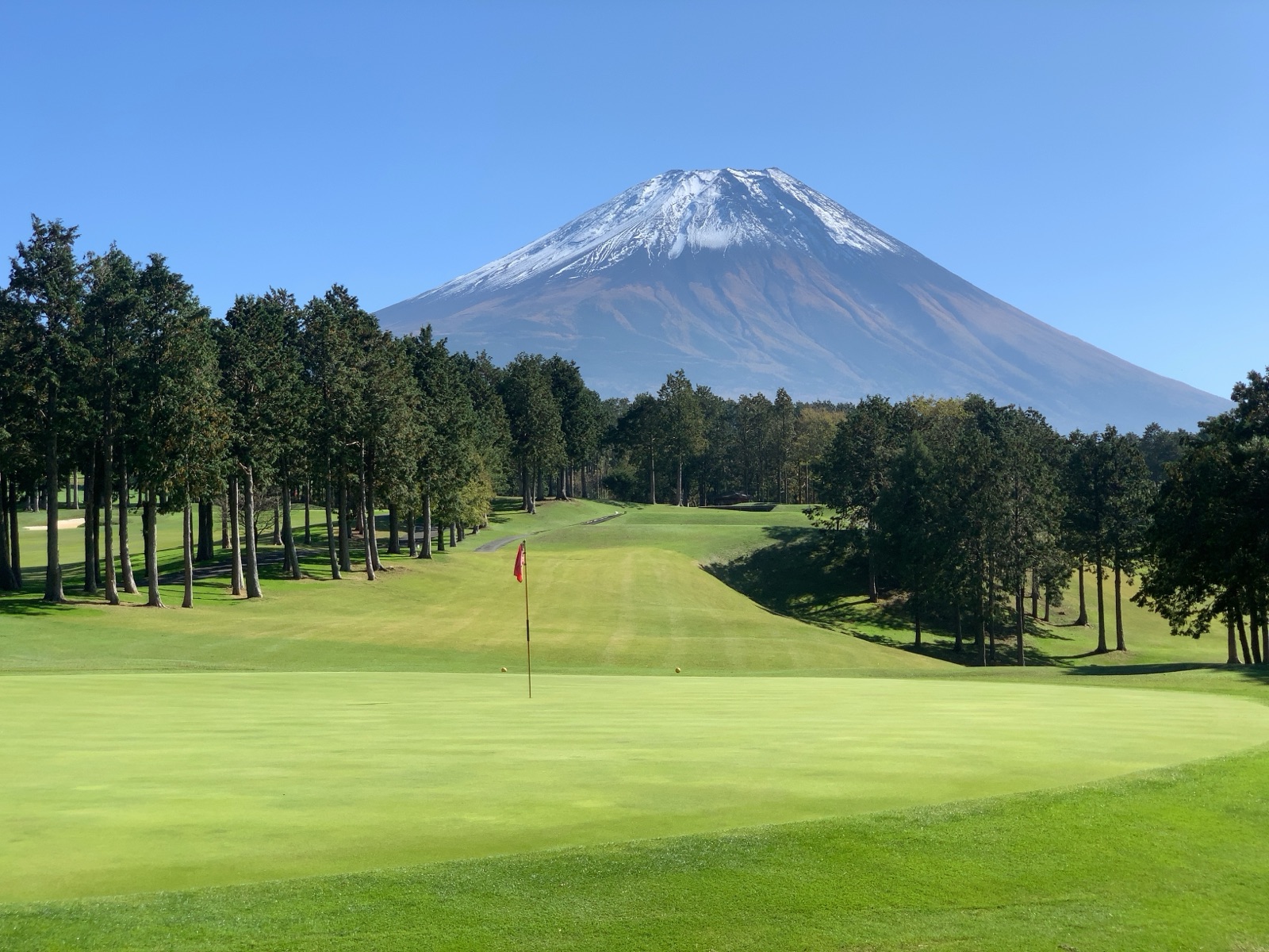 Green facing Mt. Fuji at Asagiri Country Club