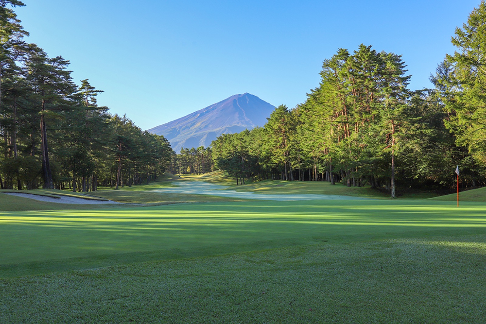 Green with Mt. Fuji view at Fujizakura Country Club