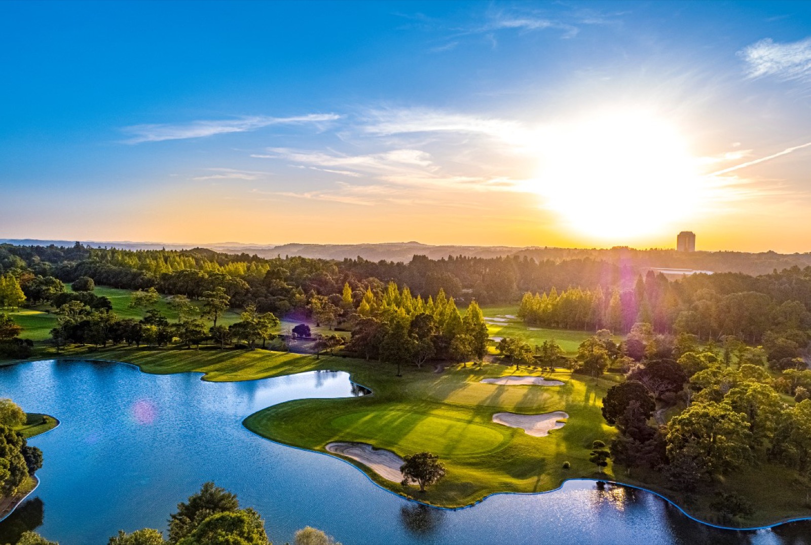 Garden-style fairway at Mana Country Club